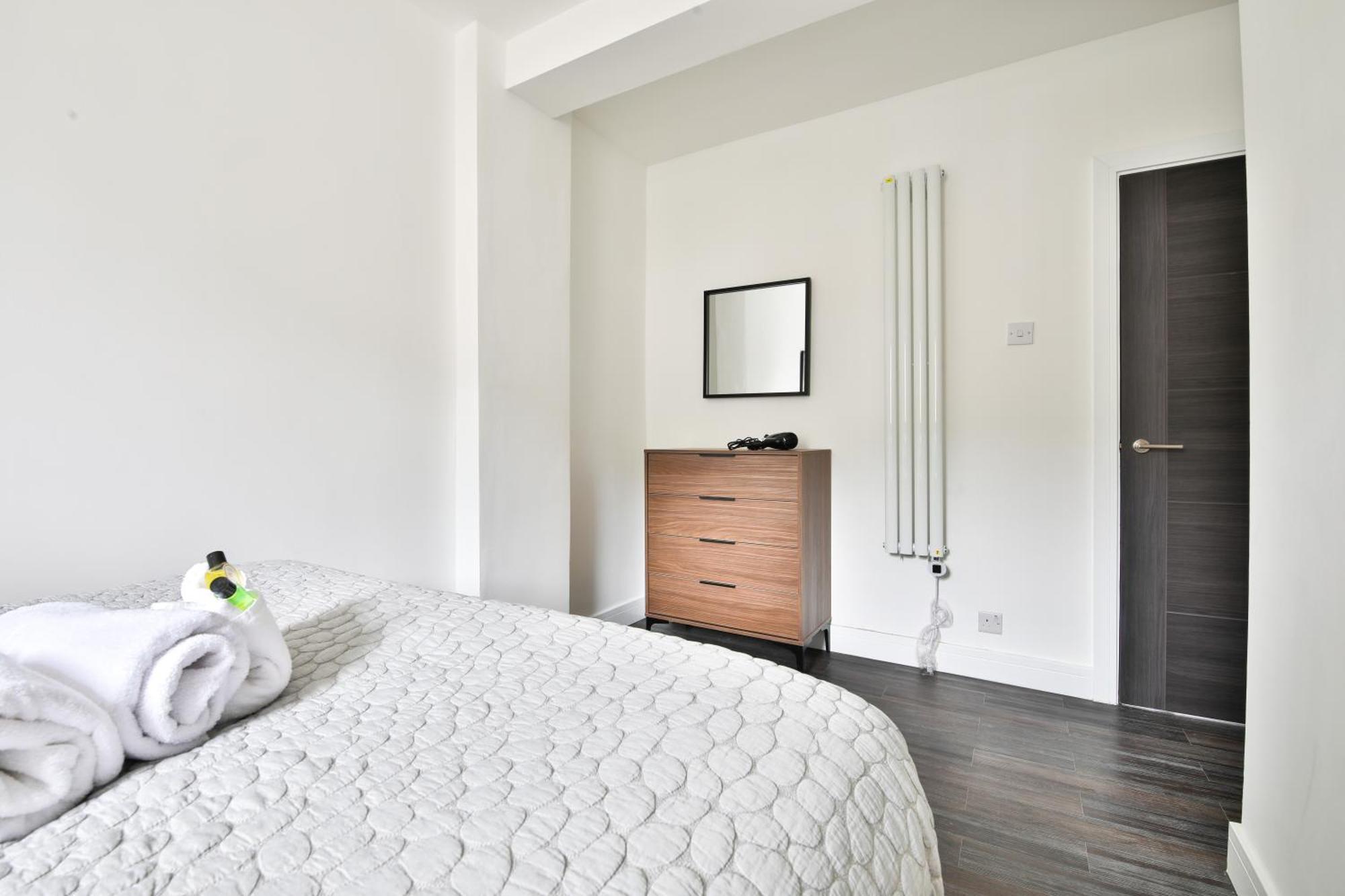 Amber Vista 2 Bedroom Apartments- Supermarket, Coffee Shop, Restaurants & Parking Below Кардифф Экстерьер фото