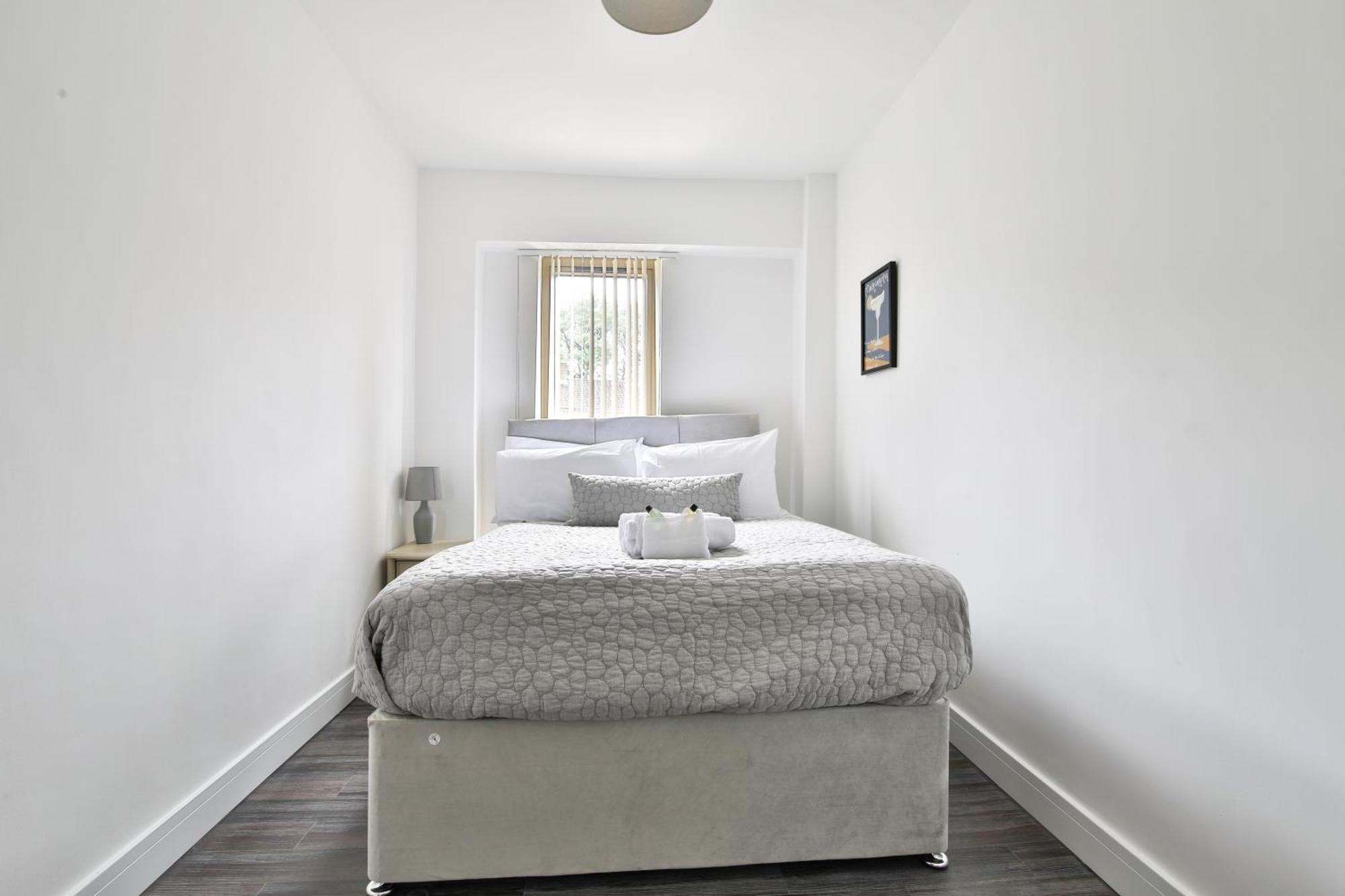 Amber Vista 2 Bedroom Apartments- Supermarket, Coffee Shop, Restaurants & Parking Below Кардифф Экстерьер фото