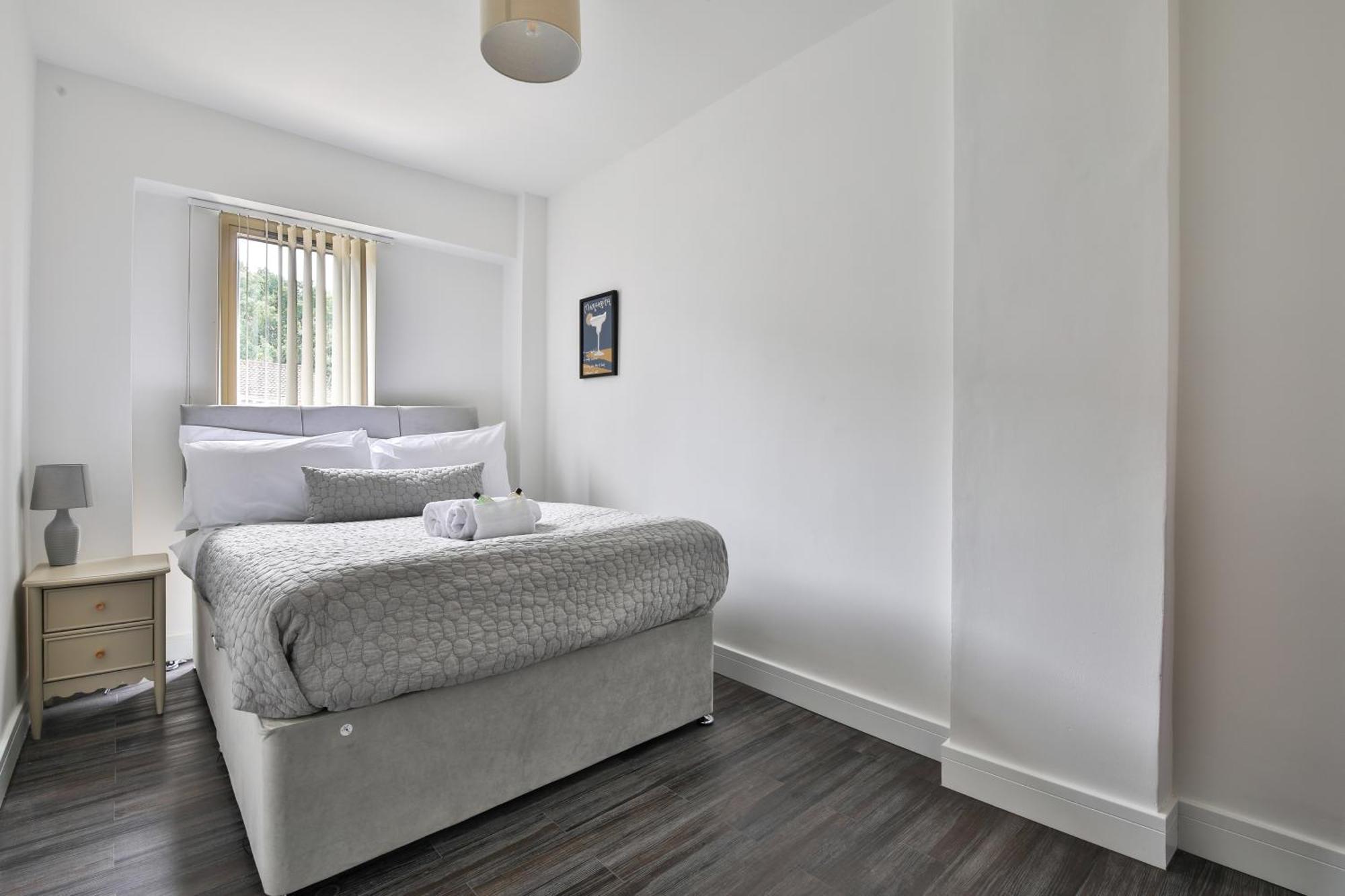 Amber Vista 2 Bedroom Apartments- Supermarket, Coffee Shop, Restaurants & Parking Below Кардифф Экстерьер фото